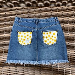 Hand painted denim miniskirt🌼